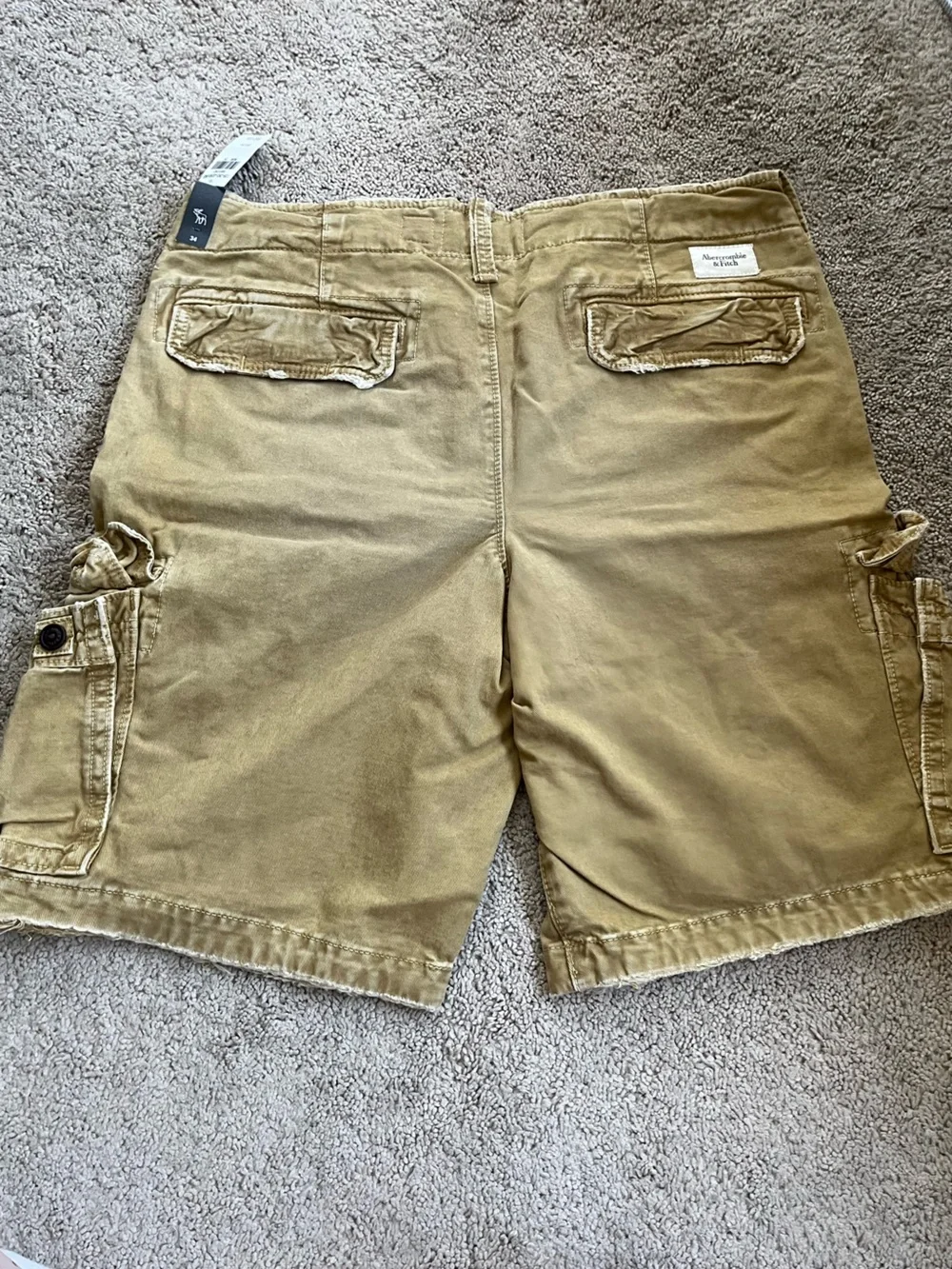 Abercrombie and Fitch Men’s Cargo Shorts - Picture 4 of 4